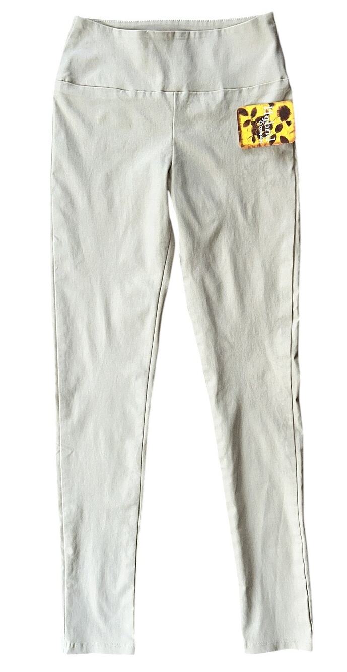 NWT Hybrid & Company Super Comfy Stretch Pull-On Beige Pants Women's Small
